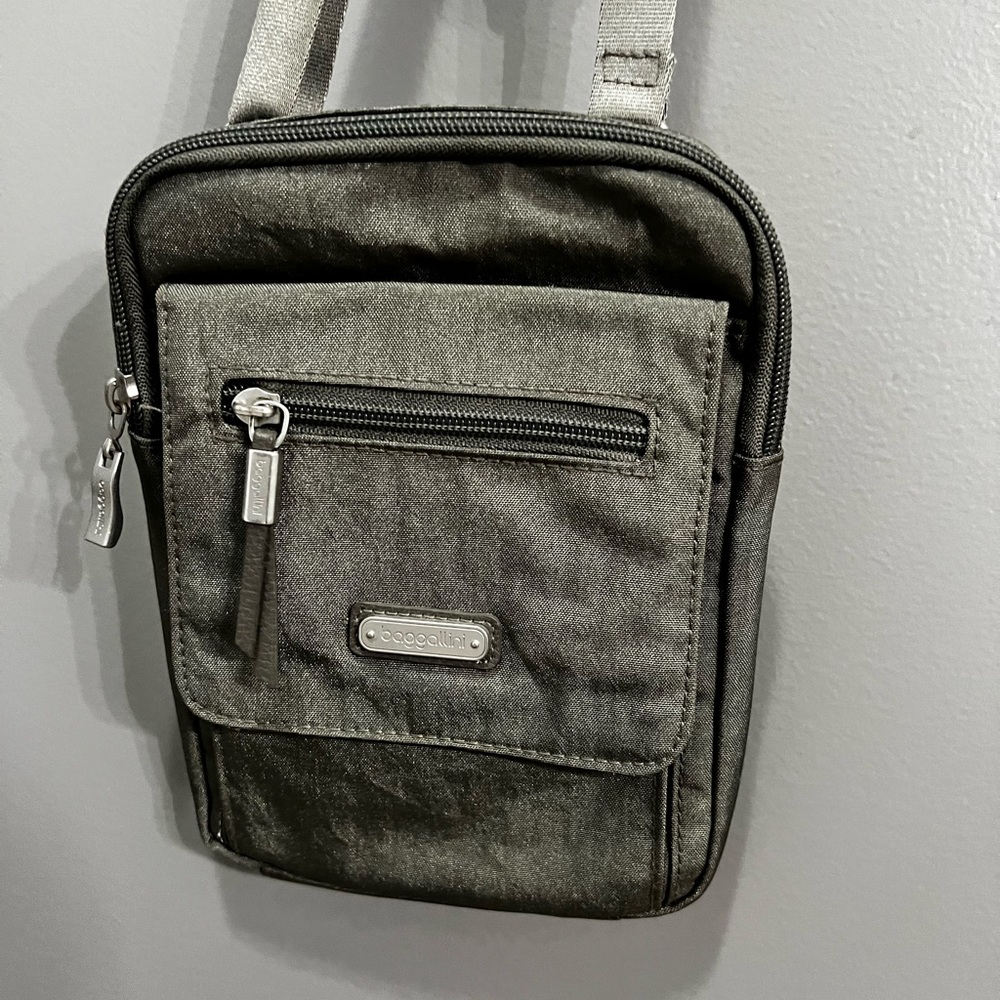 Baggallini Far and Wide RFID crossbody bag